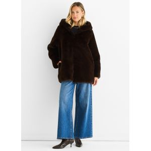 Chocoladekleurig jasje met capuchon en lange mouwen van imitatiebont