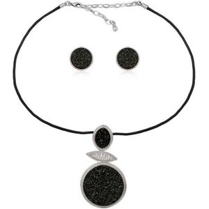 Set van een halsketting en oorbellen met zwart geode-kristal