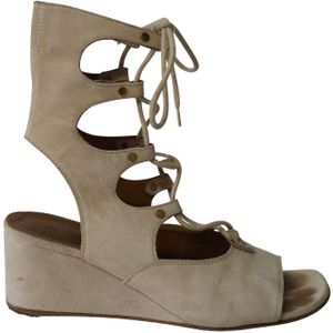 Chloe Foster Veter Wedge Sandalen in Nude Suède