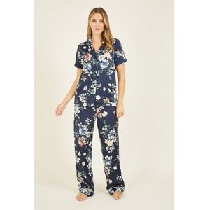 Yumi marineblauwe satijnen pyjama met bloemenprint