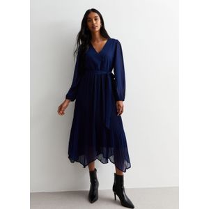 Marineblauwe midi-jurk met plooien en omgeslagen zoom