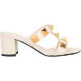 Valentino Garavani - Muiltjes - Beige - Leer - Instapmodel met Goudkleurige Studs