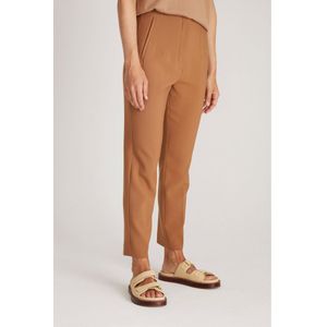 Colette Broek in Cinnamon