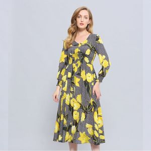 Wandelen Midi -jurk met macro -bloemenprint