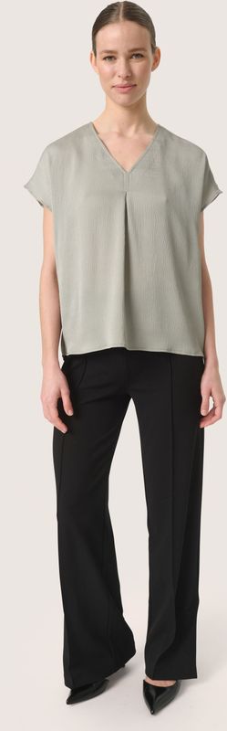 Soaked in Luxury - Overhemden - Beige - Vrouwelijke Top met V-Hals en Plooien