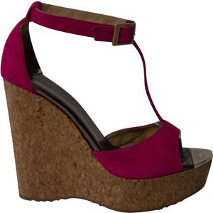 Jimmy Choo T-Bar Peep Toe Wedge in Roze Suède