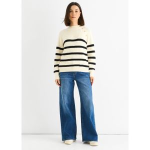 Crèmekleurige oversized trui met strepen, kabelpatroon en knopen
