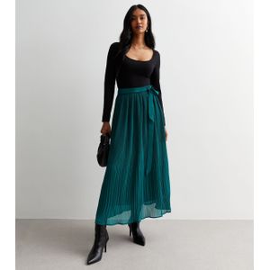 Groene geplooide rok met ceintuur