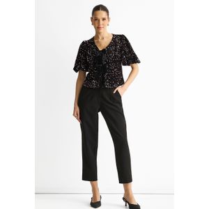 Paars fluwelen top met paillettenstrik aan de voorkant en pofmouwen