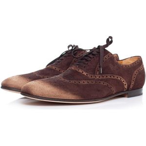 Gucci Suede wingtip derby met lichte neuzen.