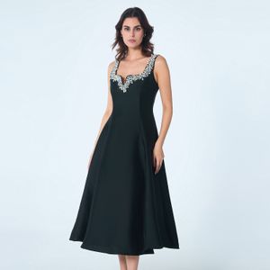 Cocktailjurk met hartvormig decolleté en kralen