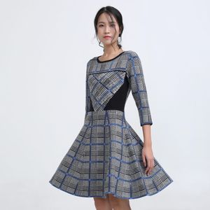 Fit-and-falre jurk in tartan breier