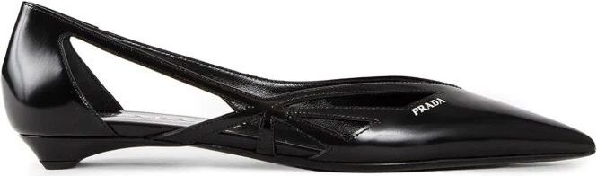 Prada - Ballerina's - Zwart - Kalfsleer - Uitsnijdingen en Contrastlogo
