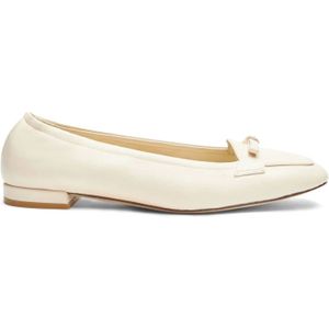 Stuart Weitzman - Tully Loafer - Schoenen - Beige - Gelakt Nappaleer
