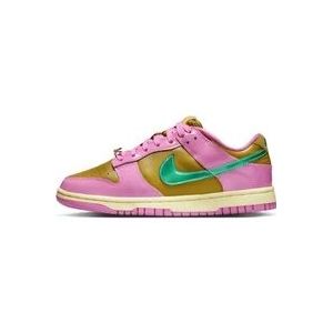 Nike Speels Roze Dunk Low x Parris Goebel , Multicolor , Dames , Maat: 40 EU