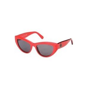 Moncler Rode Cat-Eye Zonnebril voor Moderne Vrouwen , Red , Dames , Maat: 53 MM