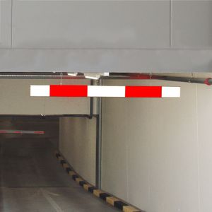 Afbakening Veiligheid en markering, veiligheid markering hoogtebegrenzer rood/wit - 3000 mm breed.