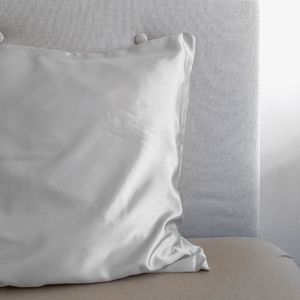 Sleeptime Satijnen Kussensloop - Anti allergeen - Haarverzorging - Huidverzorging - 2 Stuks - 60x70 cm - Zilver