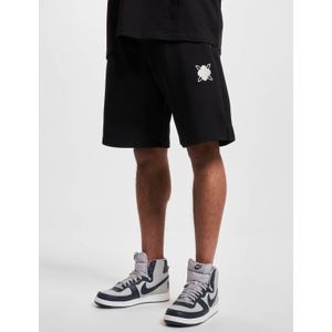 PEGADOR Tyler Short