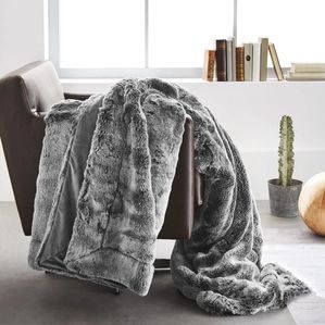 Bugatti - Melange Grijs - Bontdeken - Grijs - 80% Polyacryl, 20% Polyester, 150 x 200 cm