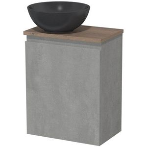 Toiletmeubel met waskom | 41 cm Lichtgrijs beton Greeploos front Mat zwart Quartz waskom Middenbruin eiken blad