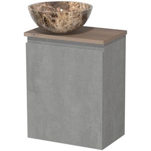 Toiletmeubel met waskom | 41 cm Lichtgrijs beton Greeploos front Dark emperador Natuursteen waskom Middenbruin eiken blad