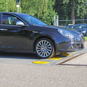 Rijbaan markering Veiligheid en markering, wegmarkering kunststof drempel tot 30 km/h.