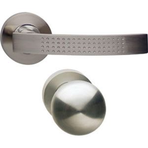 Wisselgarnituur rechts 1696 William op rond rozet 7mm nokken met profielcilindergat plaatjes nikkel