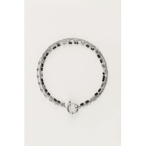 Driedubbele armband met zwarte kralen