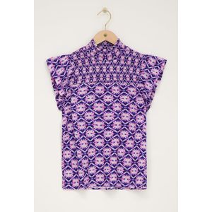 Blauwe top met roze print en smock