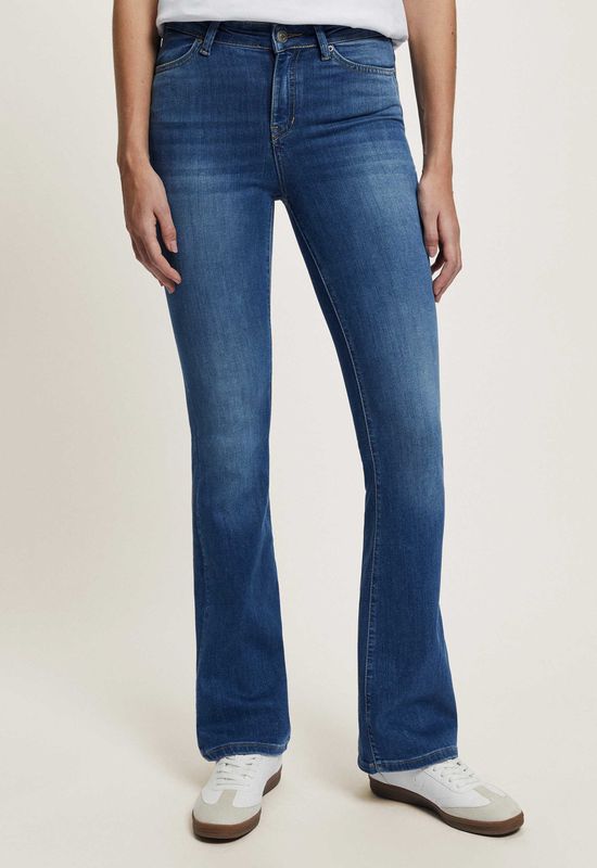Silvercreek-
Celsi Flare Jeans-
Denim Medium Stonewash