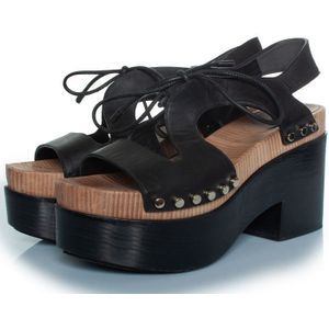 Houten en leren klompen vetersandalen