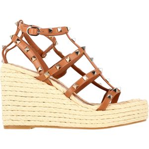 Valentino Garavani Rockstud Wedge Sandalen van Bruin Kalfsleer