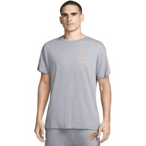 Nike - Sportswear Standaard Issue - T-shirt - Poolgrijs