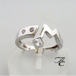 Atelier Christian Ring met witte zirkonia