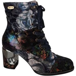 Laura Vita Maevao 02 hoge veterschoen