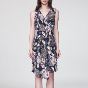 Mid-length kruis-hartjurk met veren afdrukken