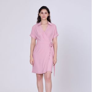 Wikkel minimalistische kleding en Italiaanse kraag