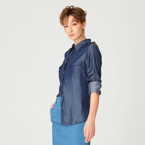 Basic shirt denim look
