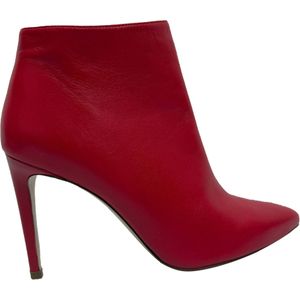 Stuart Weitzman Puntige Hakken Enkelbooties in Rood Leer
