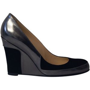 Christian Louboutin Metalen Plateau Pumps in Grijs Leer