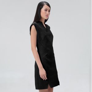 Suede - Kleermakersjurk - Maatgemaakt - Geometrische Lijnen - Mouwloos - V-kraag