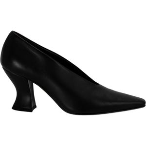 Bottega Veneta Amandelpumps in Zwart Lamsleer