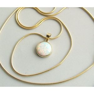 Christian Gouden collier met opaal hanger