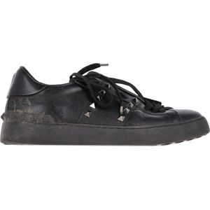 Valentino Garavani Rockstud Vetersneakers in Zwart Kalfsleer