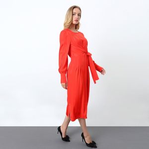 Gedrapeerde jurk met lange mouwen en touw aan de zijkant