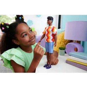 Mattel Fashionistas Ken pop - shirt met gekleurde patronen en trendy harten, bloemen pop