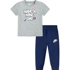 Kinder t-shirt en joggingpak Nike SOA Fleece