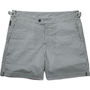 Eng anliegende Badeshorts mit Streifen The Resort Co Seersucker