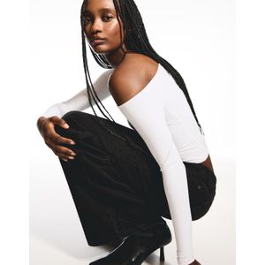 Bershka T-Shirt Met Lange Mouw En Asymmetrische Halslijn Dames S Gebroken Wit